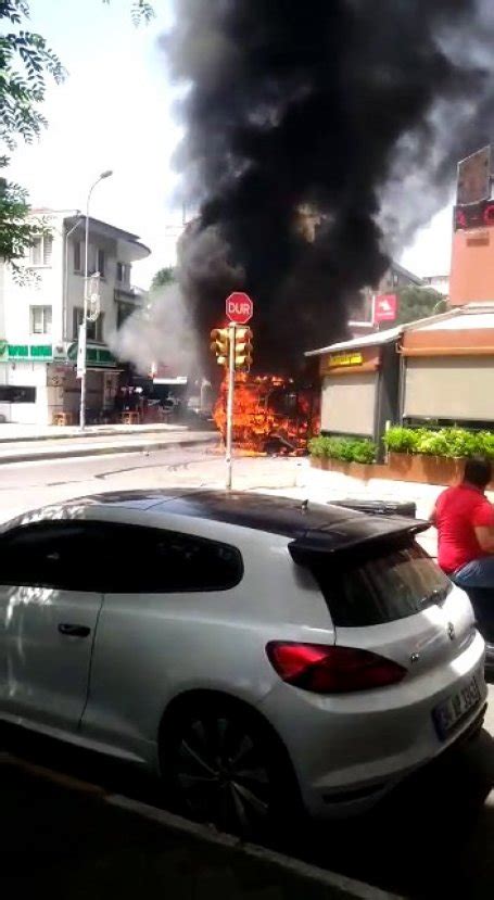 M­a­l­t­e­p­e­­d­e­ ­m­i­n­i­b­ü­s­ ­ş­o­f­ö­r­ü­ ­a­r­a­c­ı­n­ı­ ­y­a­k­t­ı­